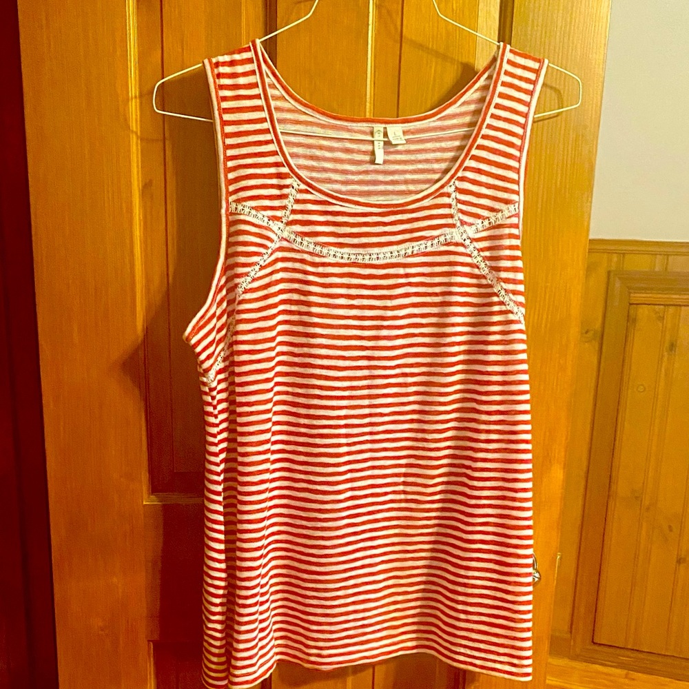 Women’s casual sleeveless top